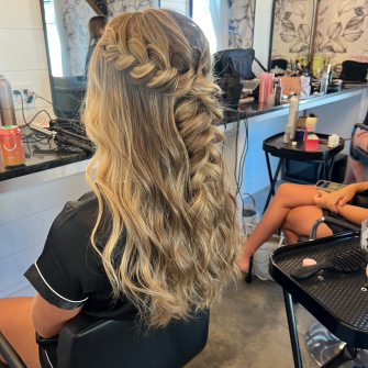 Bridal Hair with soft Braids