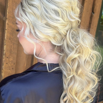 Curly Hair Low Ponytail for Wedding by Rylie